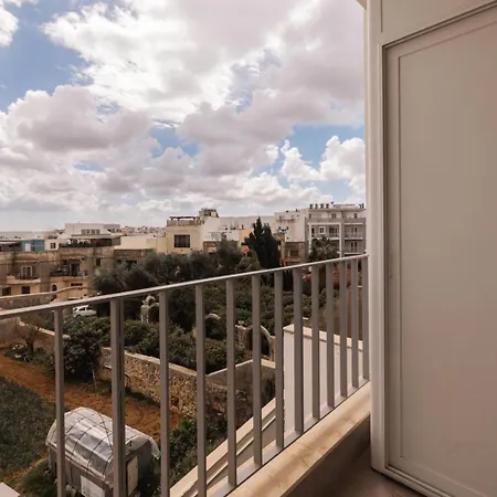 Swieqi 3 Bedroom 1 דירה